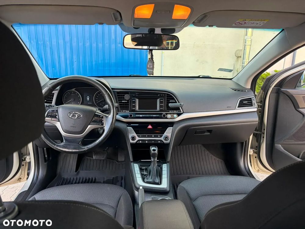 Hyundai Elantra 1.6 Comfort - 13