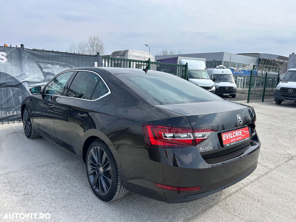 Skoda Superb 2.0 TDI 4X4 DSG Sportline - 12
