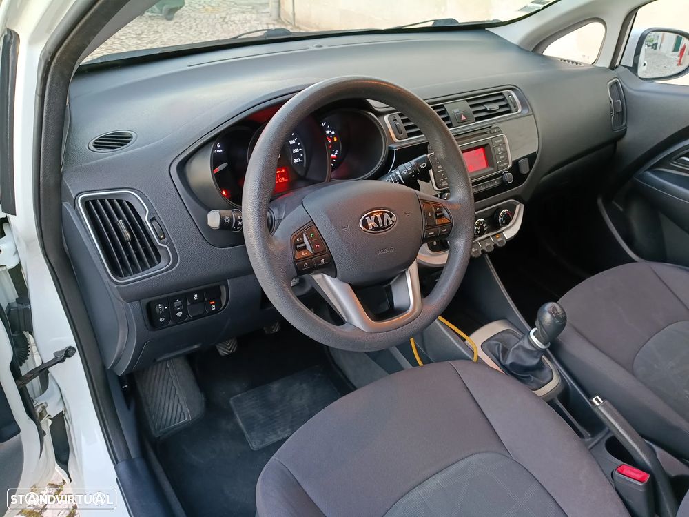 Kia Rio 1.1 CRDi LX ISG - 12