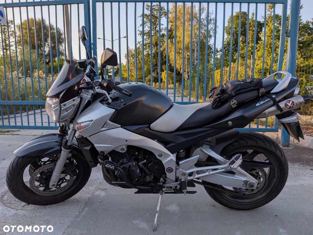 Suzuki GSR - 6