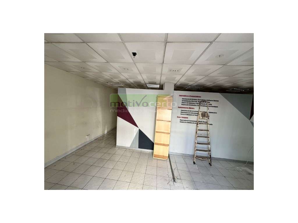 Loja Bem Localizada no Algueirão. Próxima da Estação de Comboios - Grande imagem: 4/10