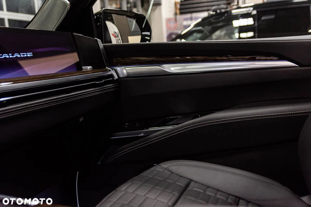 Cadillac Escalade - 8
