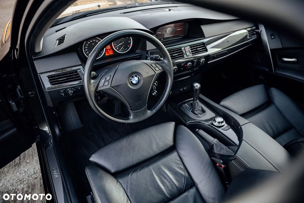 BMW Seria 5 545i - 30