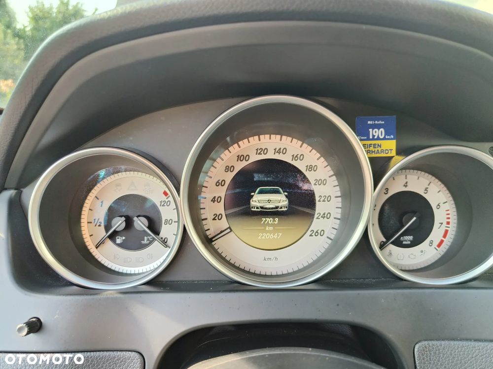 Mercedes-Benz Klasa C 250 CGI T Automatik BlueEFFICIENCY Elegance - 17