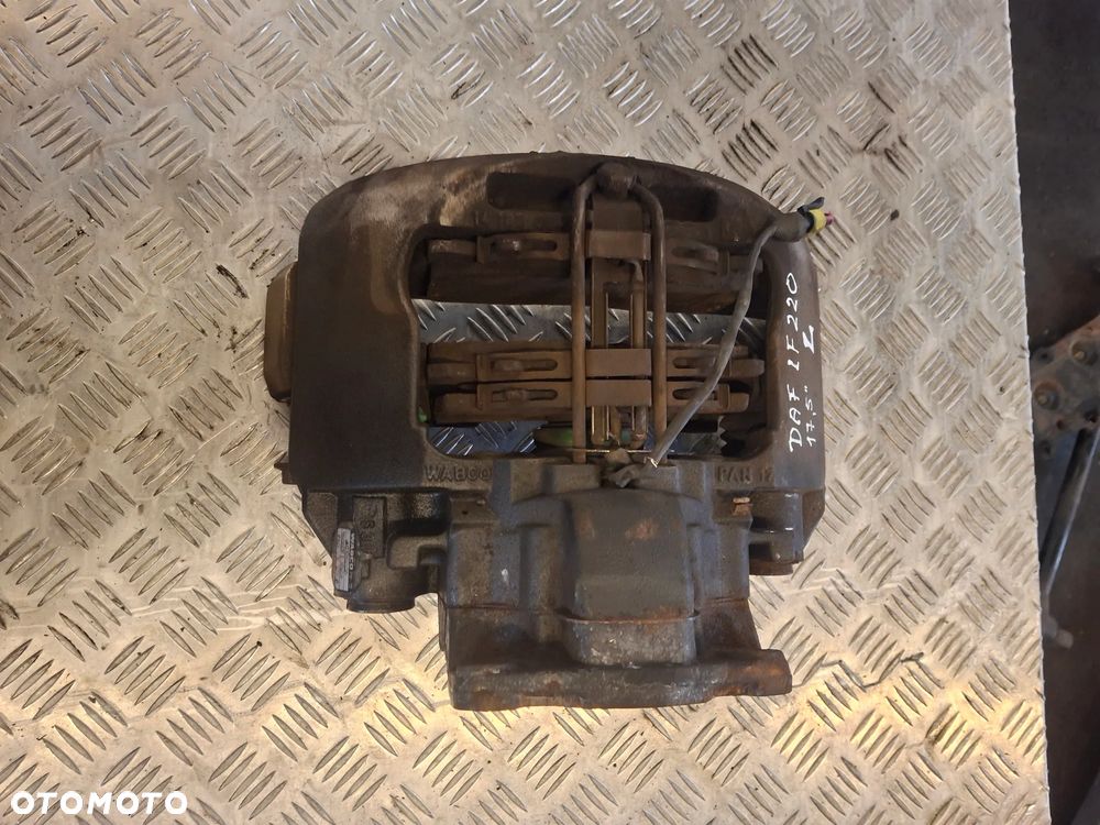 ZACISK HAMULCOWY LEWY 17,5 8 SZPILEK DAF LF 220 EURO 6 - 4