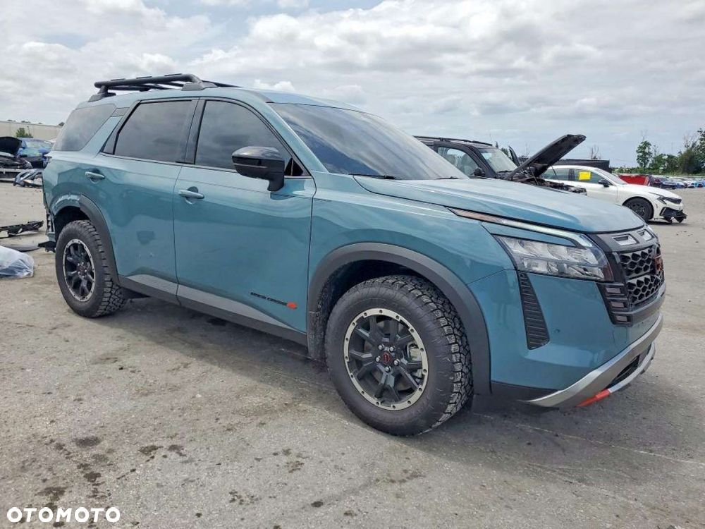 Nissan Pathfinder - 2