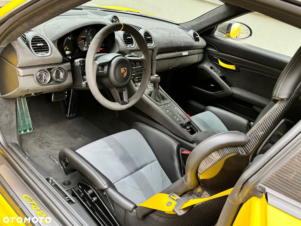 Porsche 718 Cayman - 16