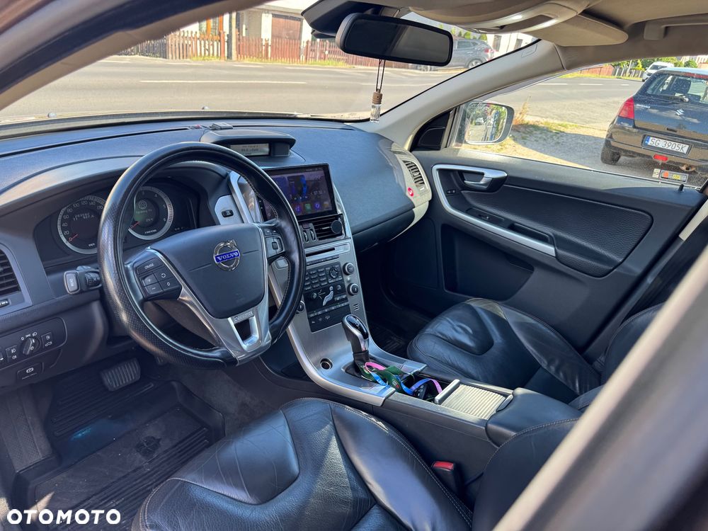 Volvo XC 60 D5 AWD Momentum - 11