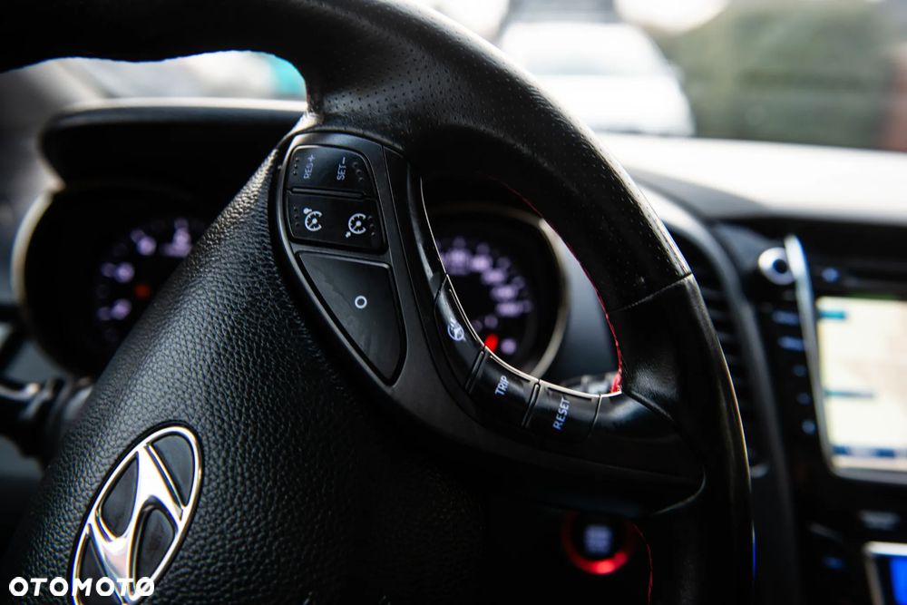 Hyundai i30 1.6 T GDI Turbo - 32