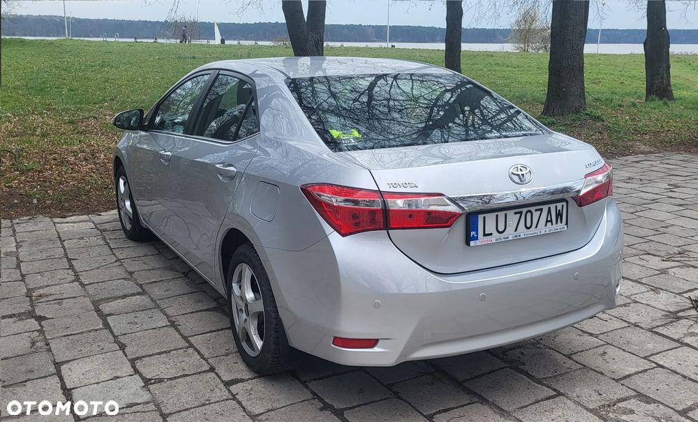 Toyota Corolla 1.6 Premium + - 19