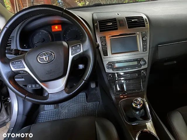 Toyota Avensis 2.0 Premium - 1