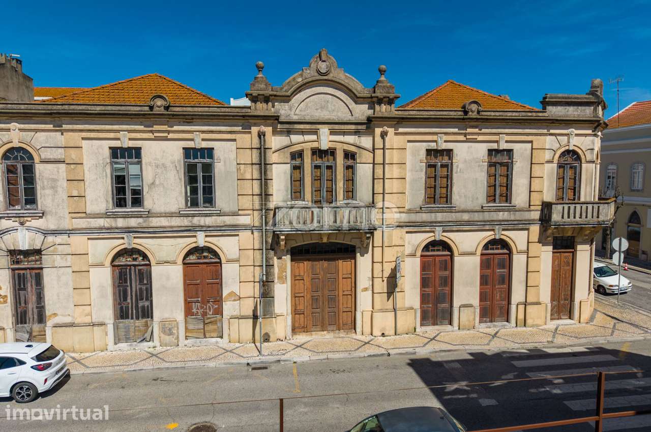 Prédio Histórico de Excelência no Coração da Figueira da Foz - Grande imagem: 3/46