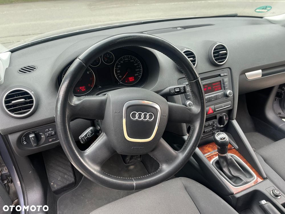 Audi A3 3-drzwiowe 1.6 FSI Attraction - 13