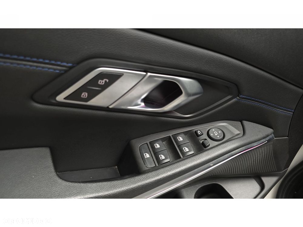 BMW Seria 3 320d xDrive M Sport - 29