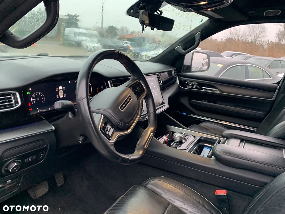 Jeep Grand Wagoneer - 11