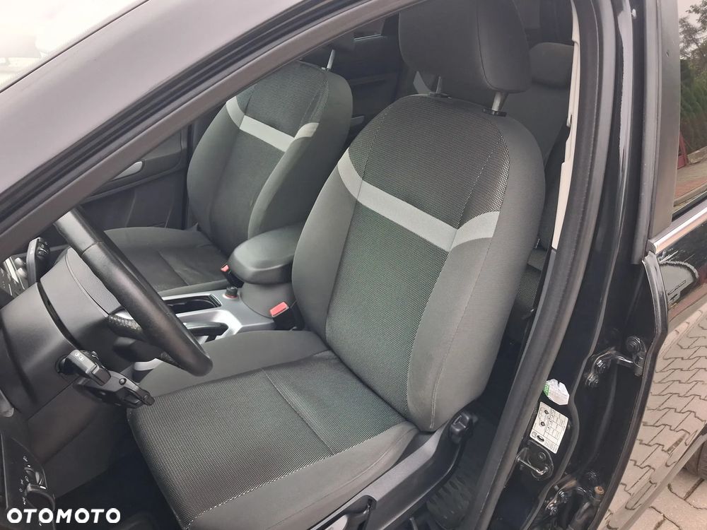 Ford Kuga 2.0 TDCi 2x4 Titanium - 12