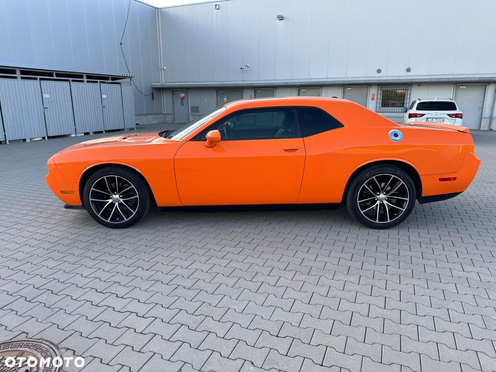 Dodge Challenger - 2