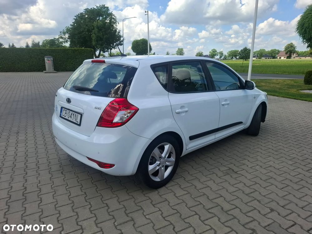 Kia Ceed - 4