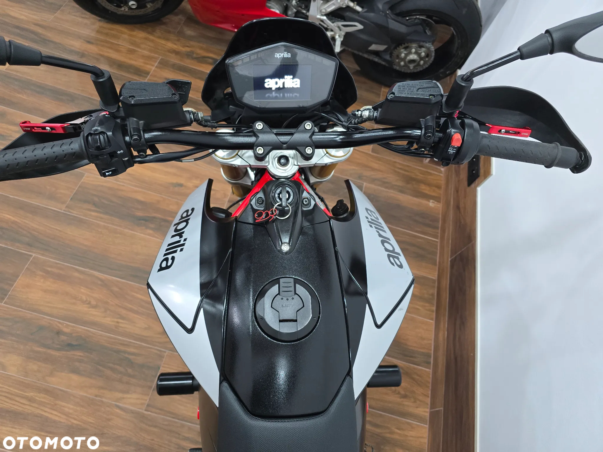 Aprilia Dorsoduro - 23