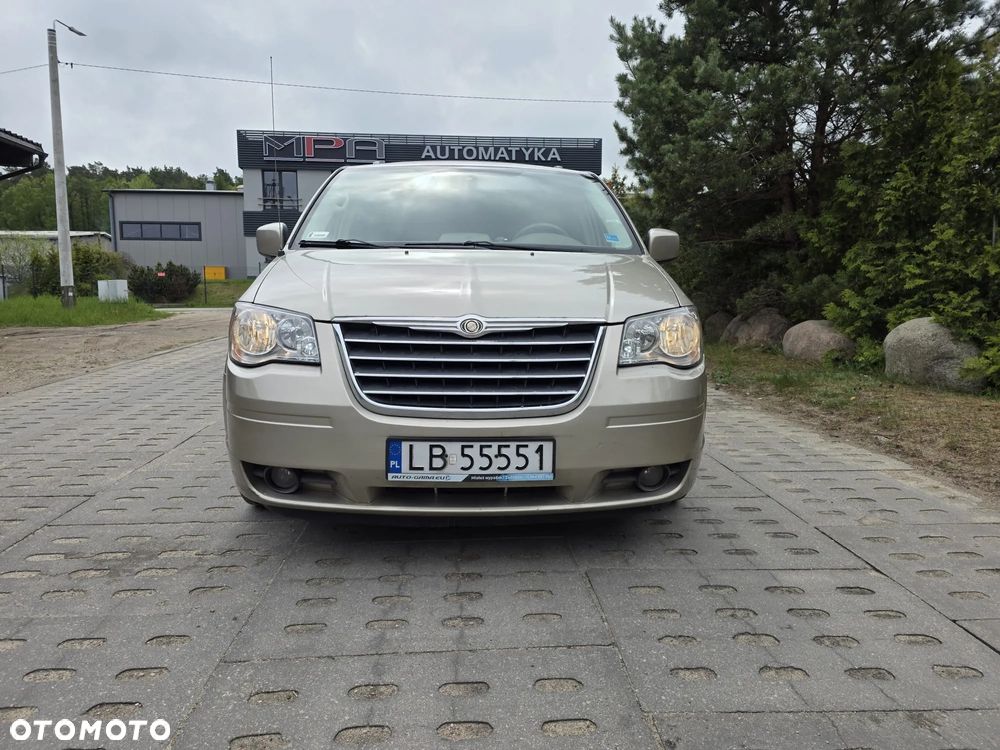 Chrysler Town & Country - 3