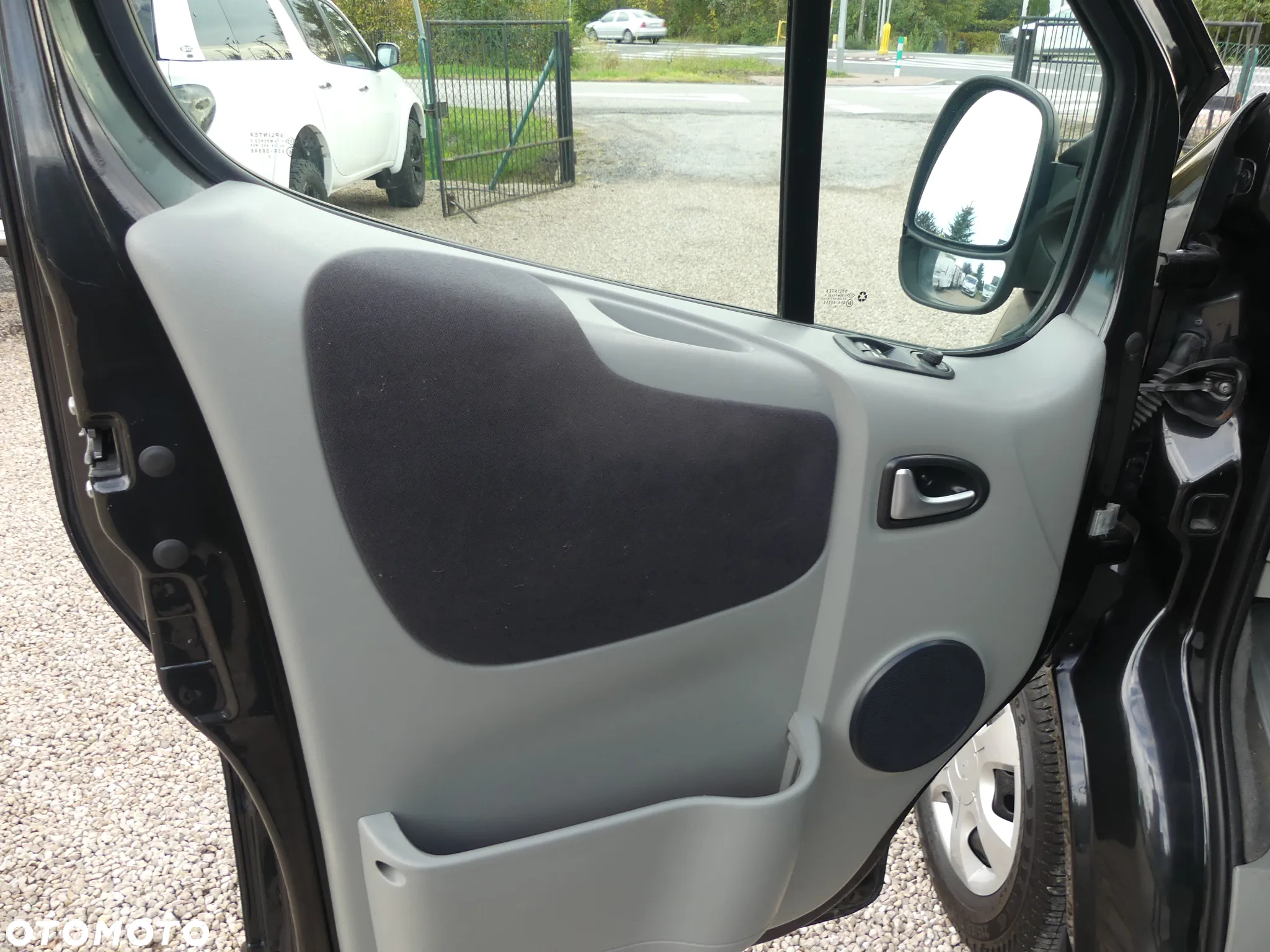 Renault Trafic 2.0 dCi 115 FAP Grand Passenger Black Edition - 21