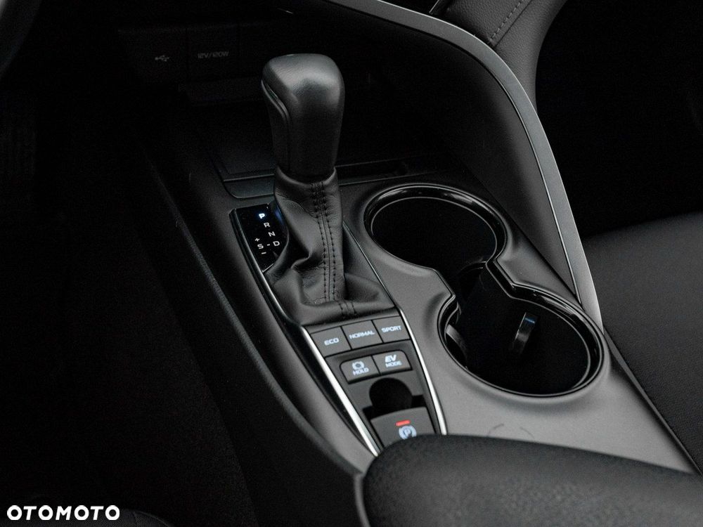 Toyota Camry - 17
