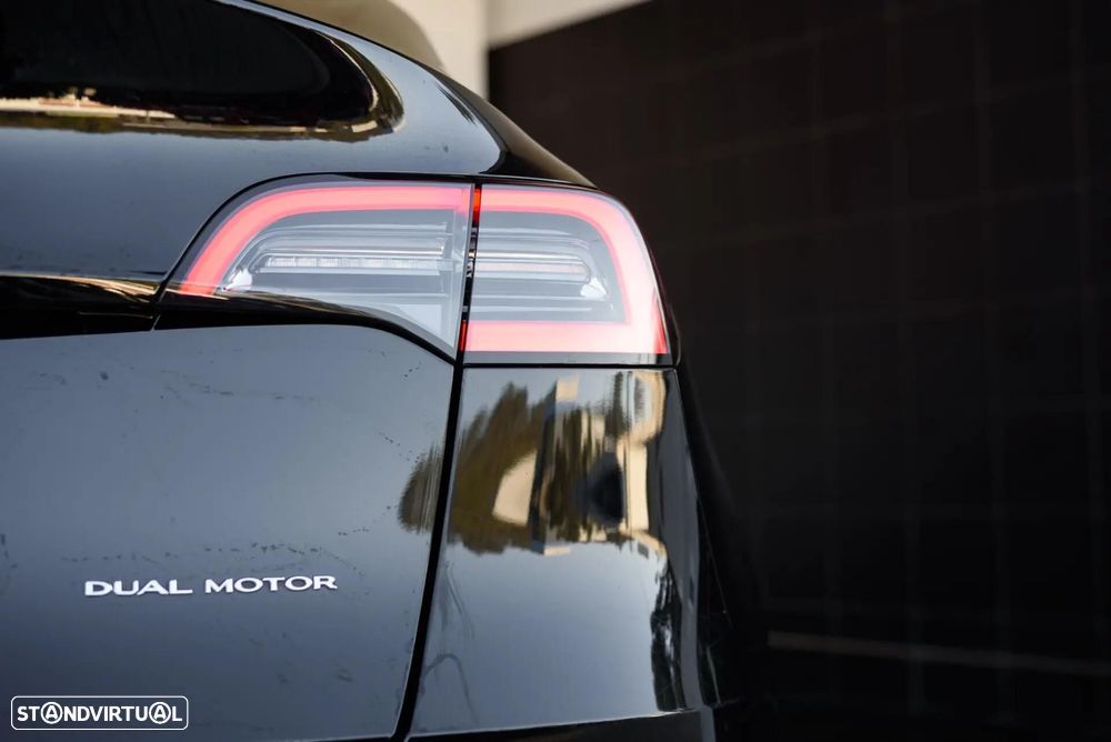 Tesla Model Y Long Range Dual Motor AWD - 17