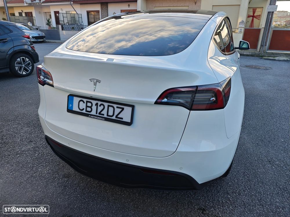Tesla Model Y Long Range Dual Motor AWD - 9