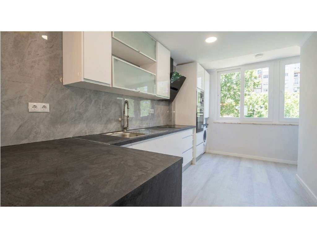 Apartamento T2 Renovado | Benfica - Grande imagem: 4/15