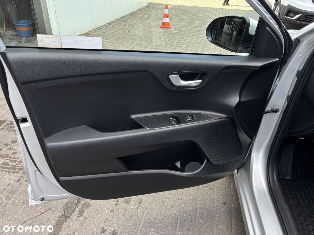 Kia Rio 1.2 M - 11