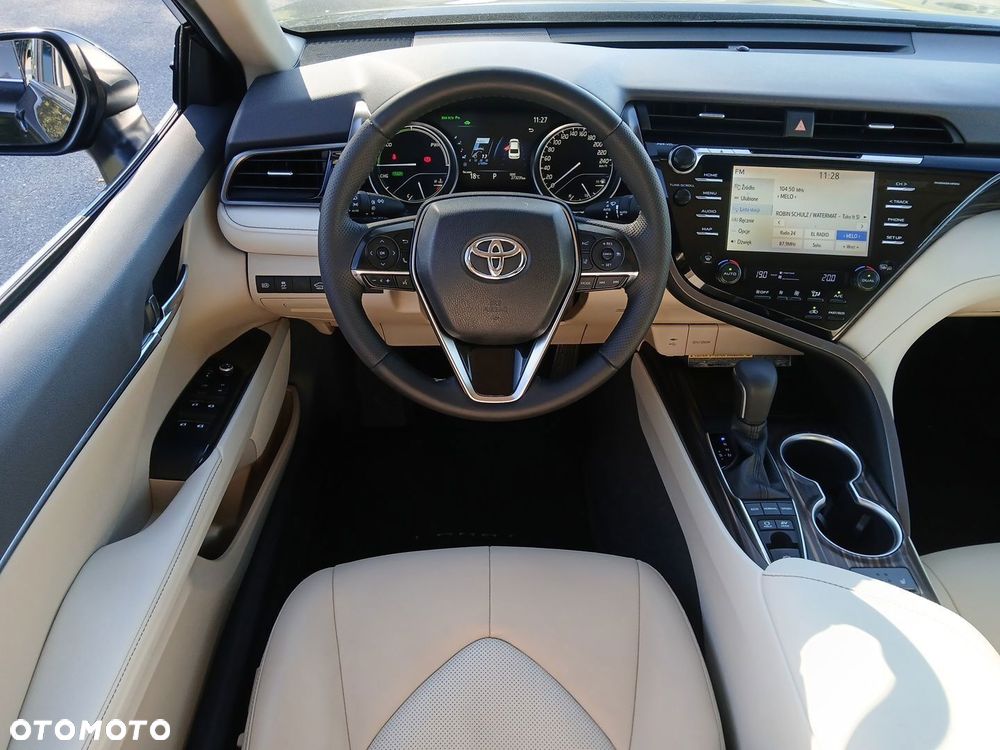Toyota Camry 2.5 Hybrid Executive CVT - 23