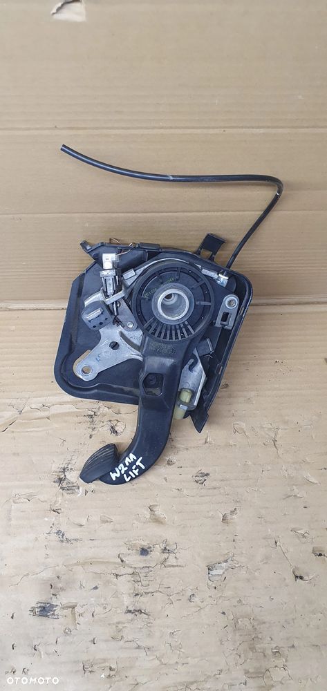 Pedał hamulca postojowego ręcznego Mercedes E-Klasa W211 203420005 A2034201684 - 2