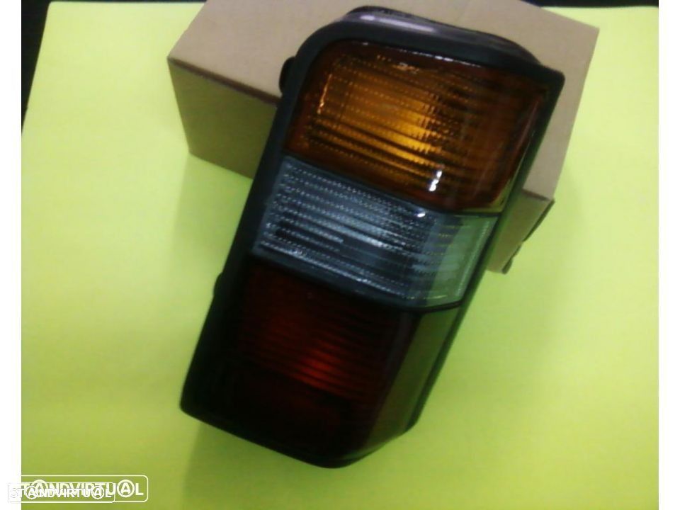 Farolins de trás da carrinha Mitsubishi L300 NOVOS - 1