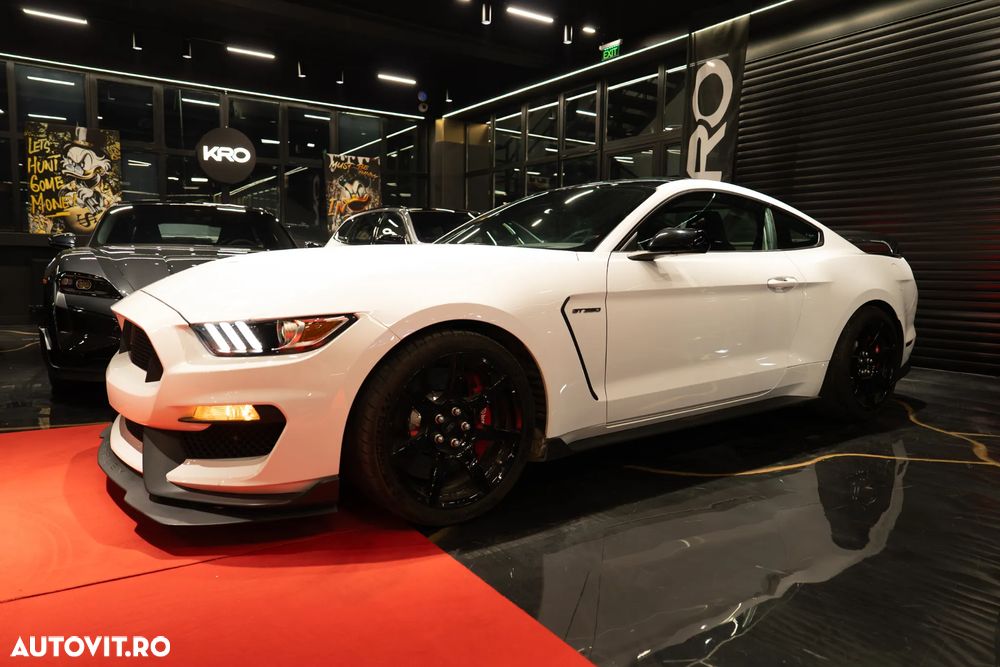 Ford Mustang - 1