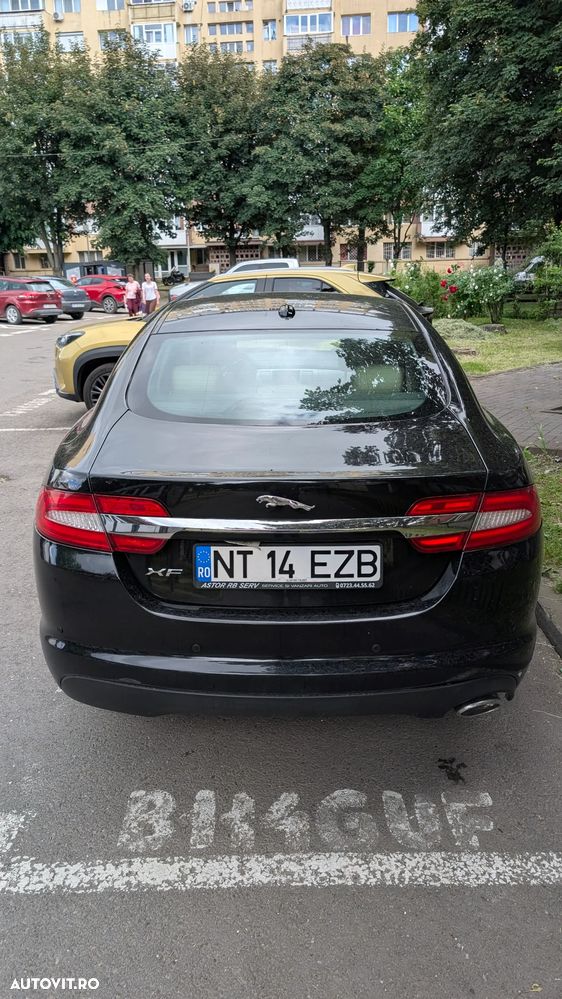 Jaguar XF 2.2D Premium Luxury - 2