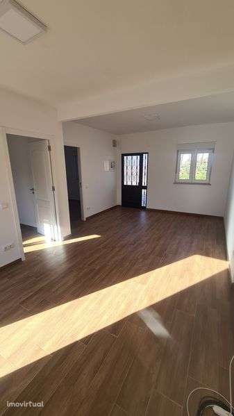 Moradia T2 para Arrendamento em Lage, Monte Redondo

Procura um lar ac - Grande imagem: 5/10