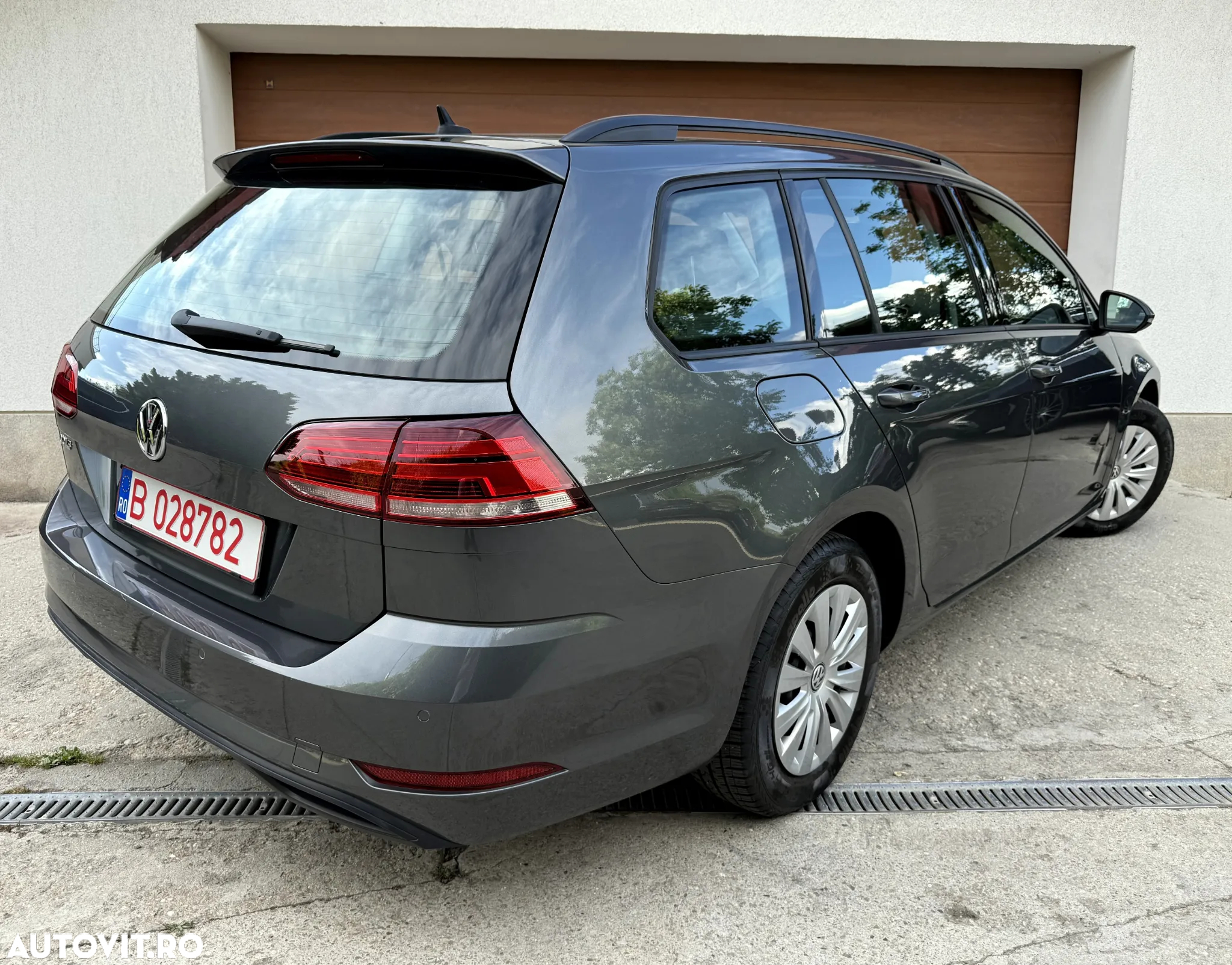 Volkswagen Golf 1.6 TDI DSG Comfortline - 4
