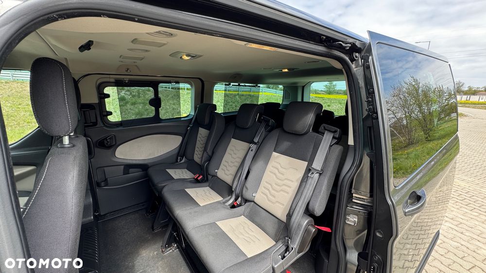 Ford Tourneo Custom - 12