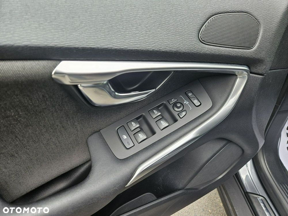 Volvo V40 Cross Country - 23