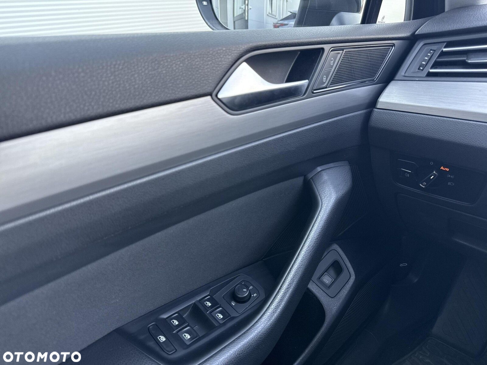 Volkswagen Passat - 25