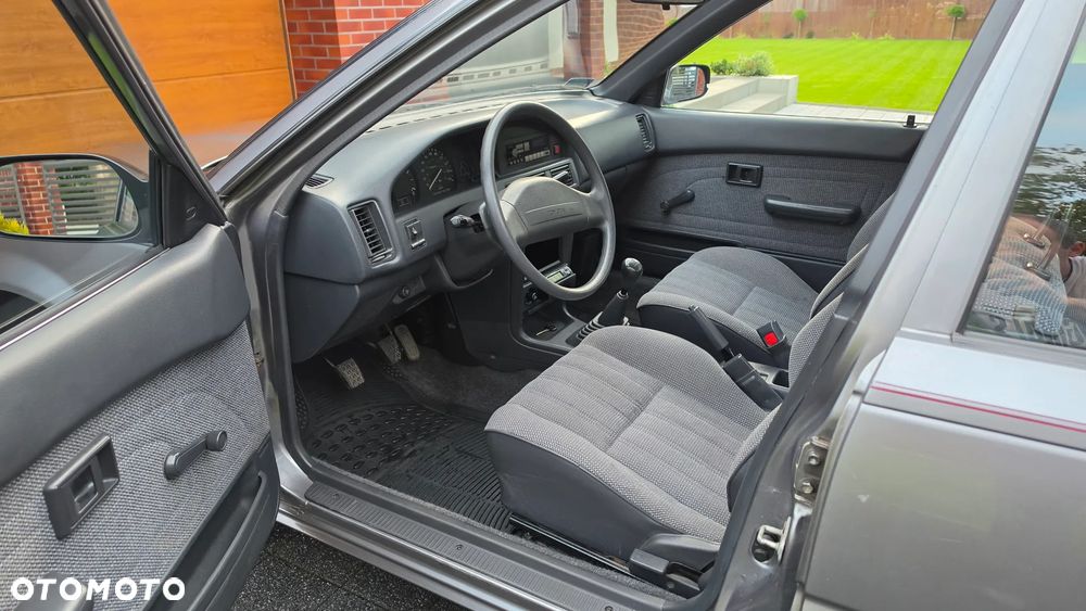 Toyota Corolla 1.6 GL - 13