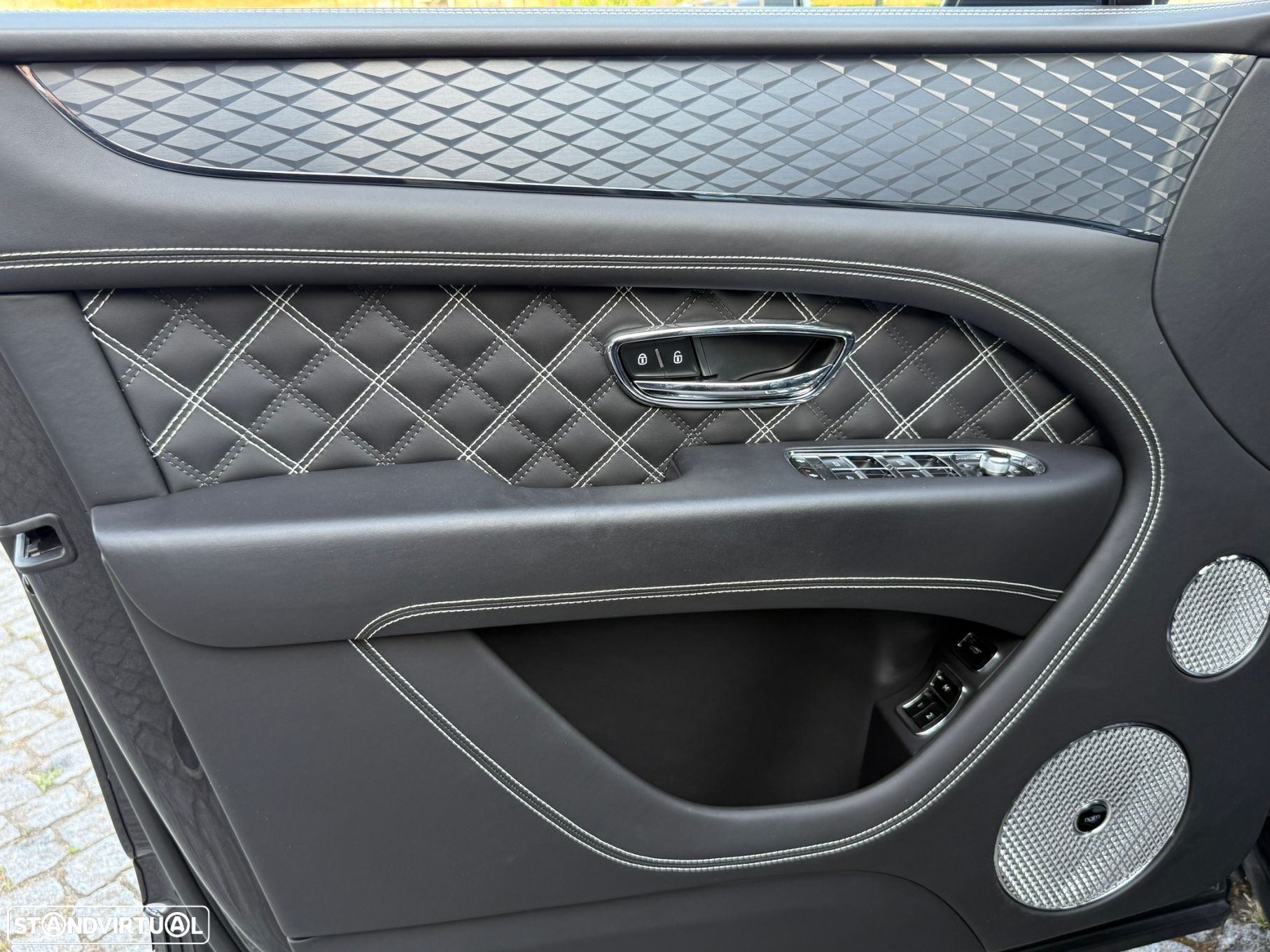 Bentley Bentayga V8 Atelier Edition - 34