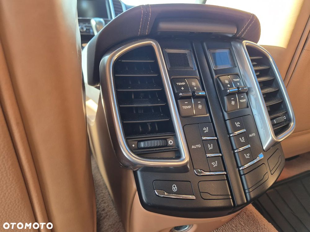 Porsche Cayenne Platinum Edition - 2