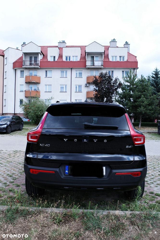Volvo XC 40 B4 B AWD R-Design - 4