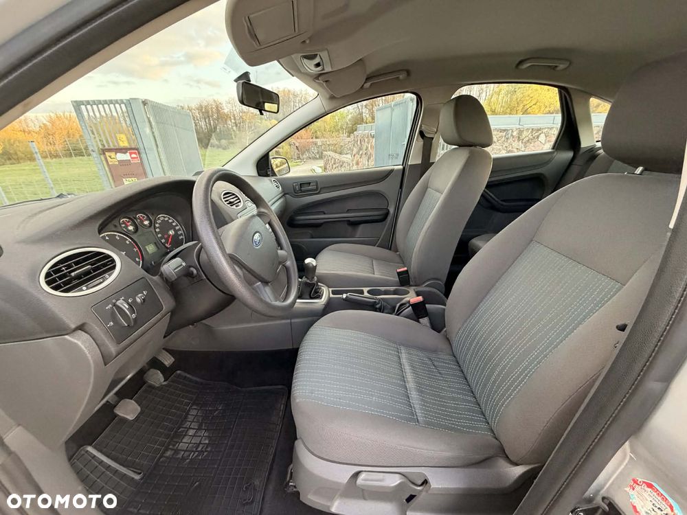Ford Focus 1.6 Ambiente - 10