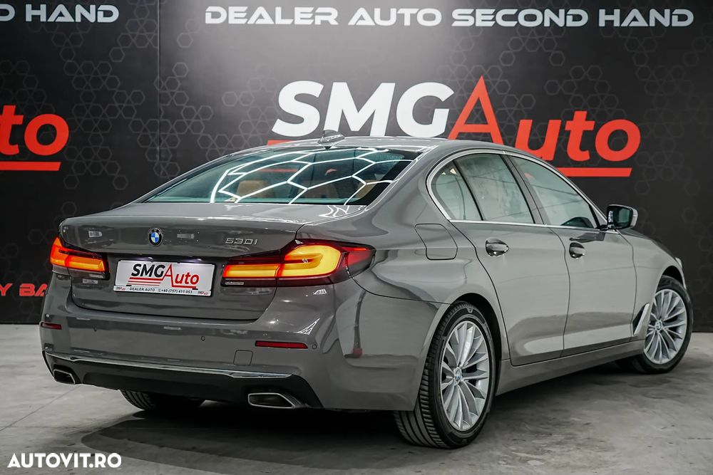 BMW Seria 5 530i Aut. Luxury Line - 23
