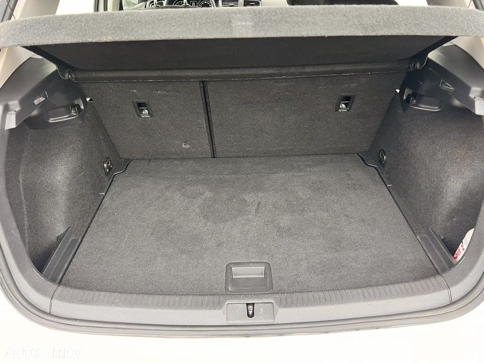 Volkswagen Golf - 23