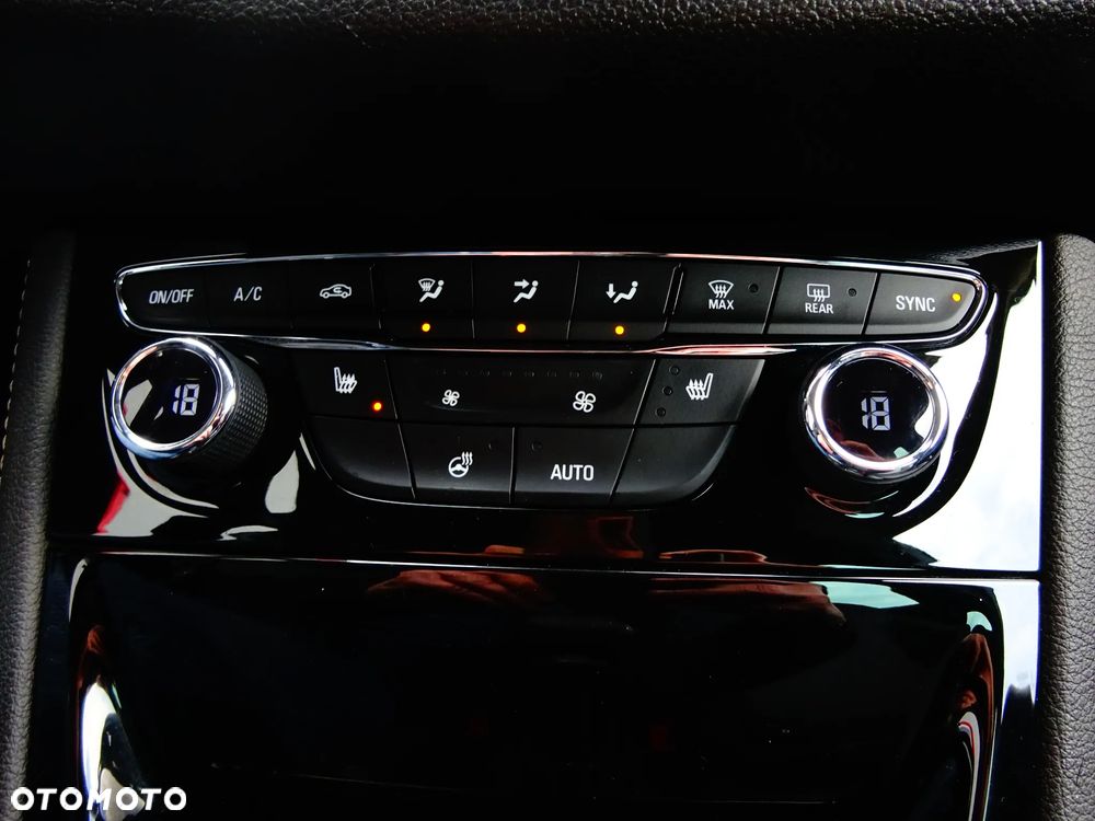 Opel Astra 1.4 T Dynamic S&S - 15