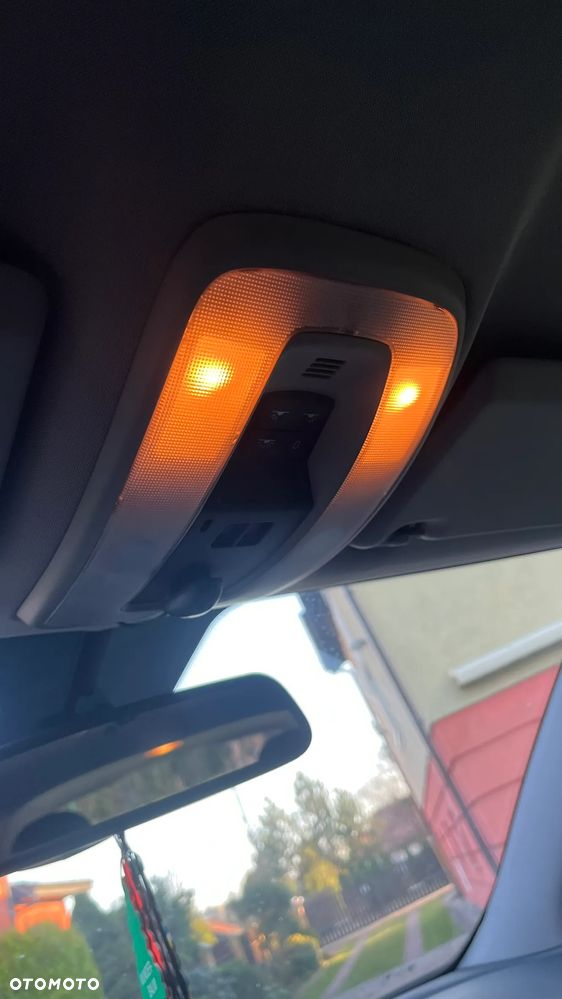 Volvo C30 2.0D Momentum - 19