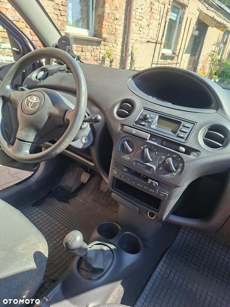 Toyota Yaris 1.0 Base - 5